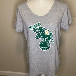 Ladies‎ Fanatics Oakland A's short sleeved v-neck tee gray large